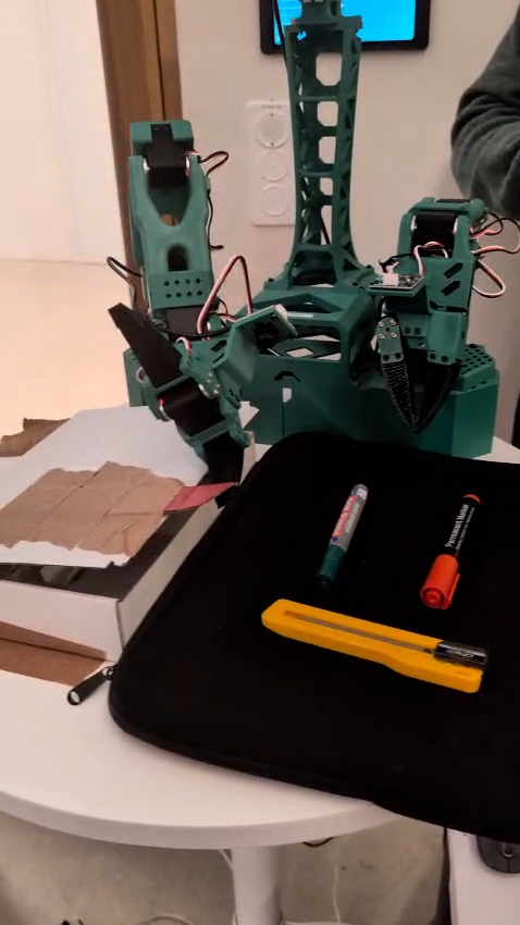 The physical green Haller dual-arm tabletop rig